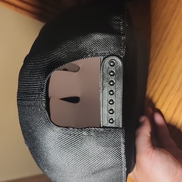 STAY TUNED SNAPBACK HAT - Picture 4 of 6